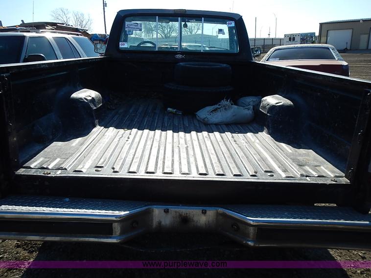 image for item I9381 1984 Ford F150 XLT pickup truck