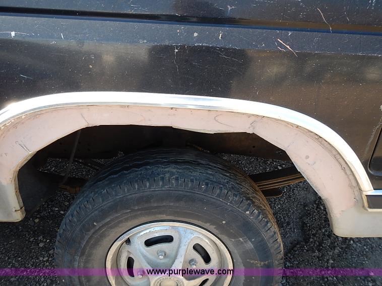 image for item I9381 1984 Ford F150 XLT pickup truck