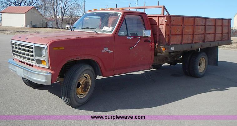 image for item I9395 1981 Ford F350 Custom truck