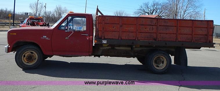 image for item I9395 1981 Ford F350 Custom truck