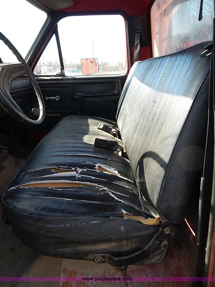 image for item I9395 1981 Ford F350 Custom truck