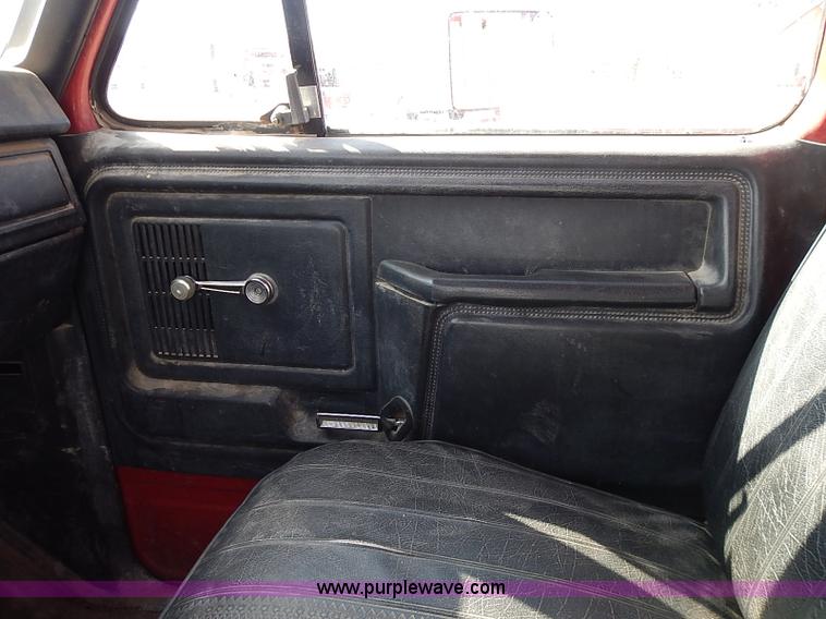 image for item I9395 1981 Ford F350 Custom truck