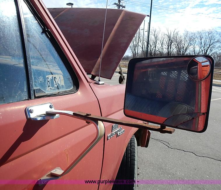 image for item I9395 1981 Ford F350 Custom truck