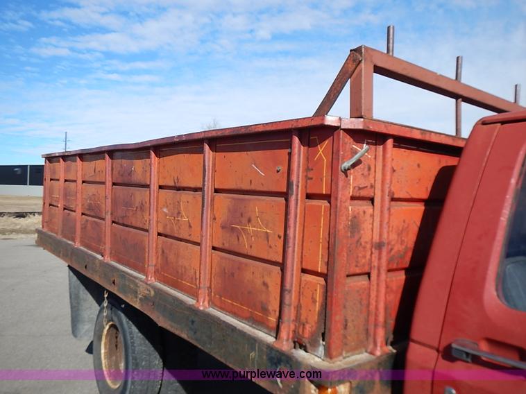 image for item I9395 1981 Ford F350 Custom truck