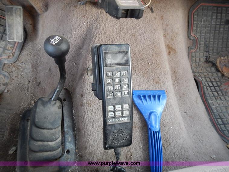 image for item I9399 1997 Ford F350 XL Crew Cab pickup truck