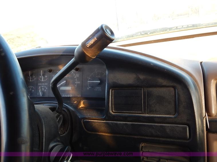 image for item I9399 1997 Ford F350 XL Crew Cab pickup truck