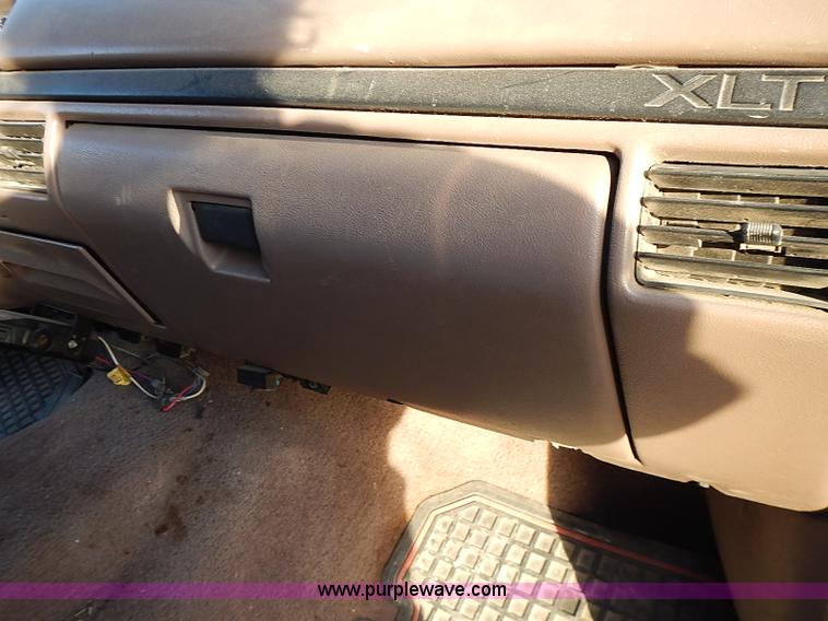 image for item I9399 1997 Ford F350 XL Crew Cab pickup truck