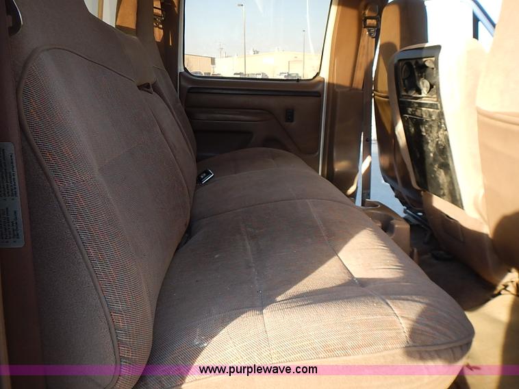 image for item I9399 1997 Ford F350 XL Crew Cab pickup truck