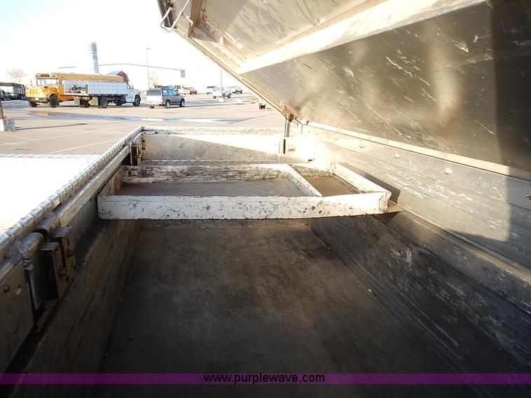 image for item I9399 1997 Ford F350 XL Crew Cab pickup truck