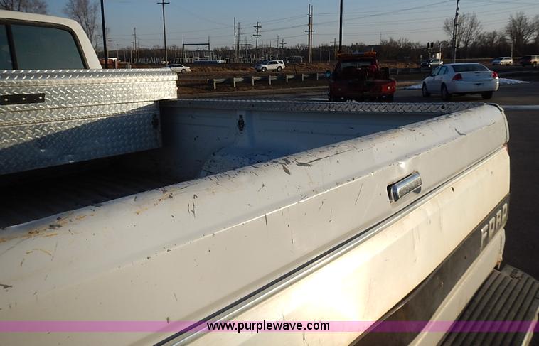 image for item I9399 1997 Ford F350 XL Crew Cab pickup truck