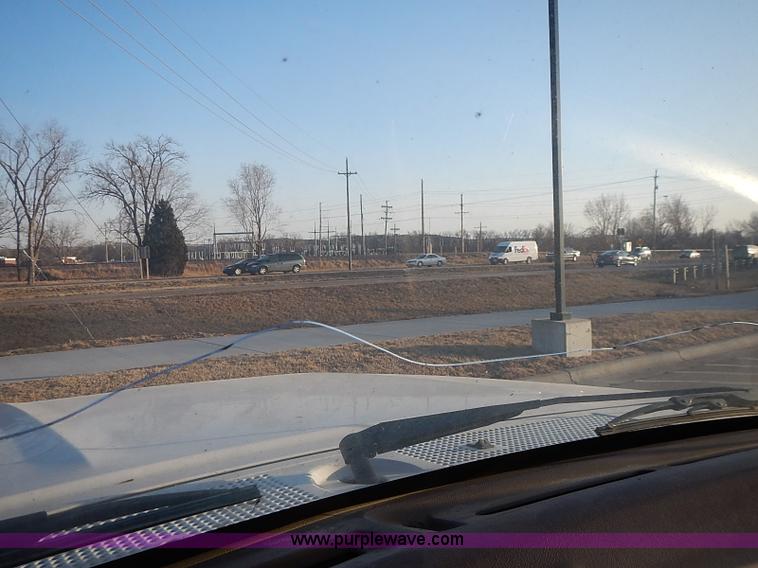 image for item I9399 1997 Ford F350 XL Crew Cab pickup truck