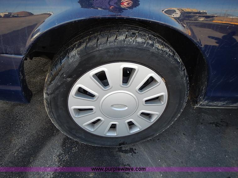 image for item I9401 2008 Ford Crown Victoria Police Interceptor