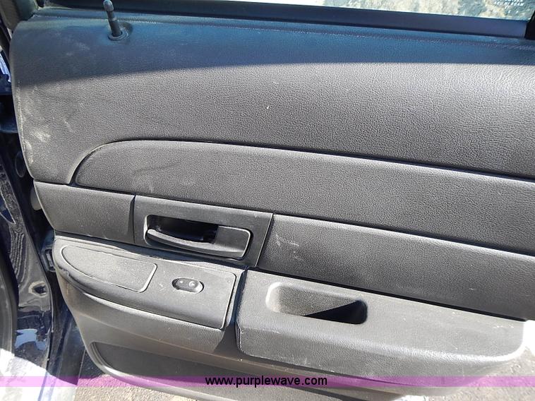 image for item I9402 2008 Ford Crown Victoria Police Interceptor