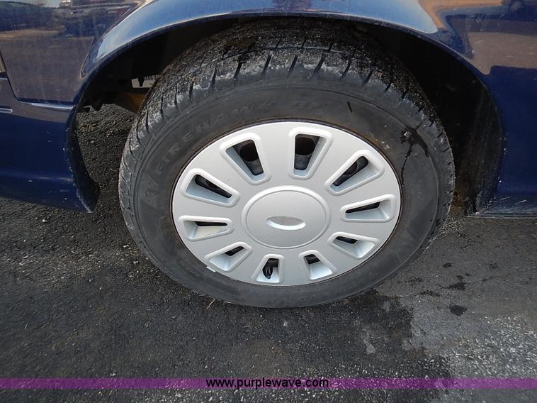 image for item I9403 2008 Ford Crown Victoria Police Interceptor