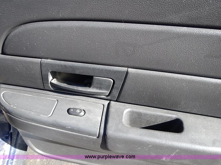 image for item I9403 2008 Ford Crown Victoria Police Interceptor