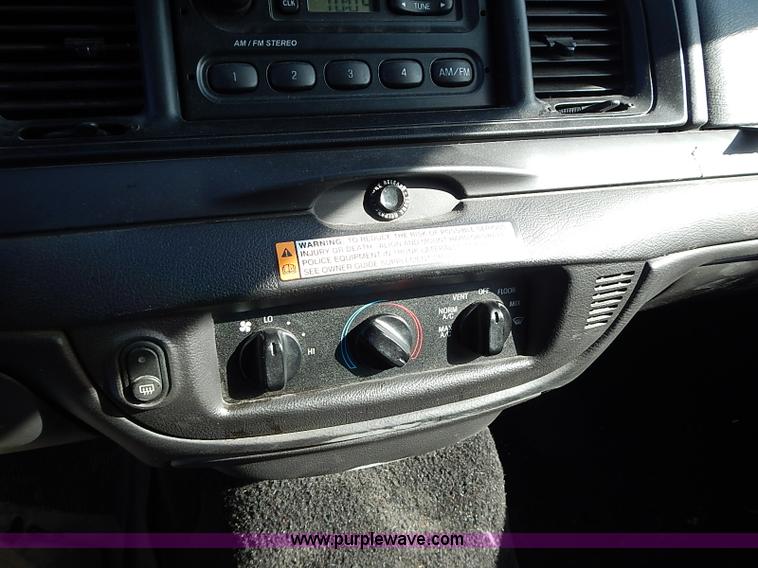 image for item I9404 2008 Ford Crown Victoria Police Interceptor