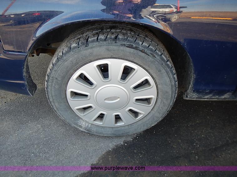 image for item I9404 2008 Ford Crown Victoria Police Interceptor