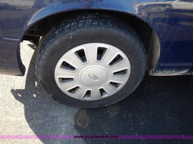 image for item I9406 2008 Ford Crown Victoria Police Interceptor