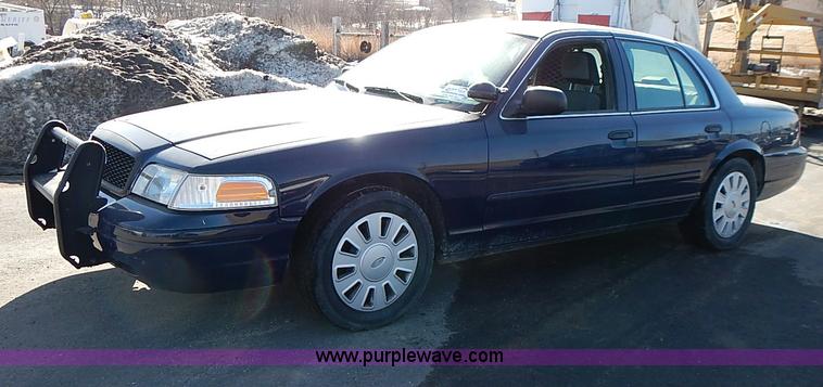 image for item I9422 2008 Ford Crown Victoria Police Interceptor
