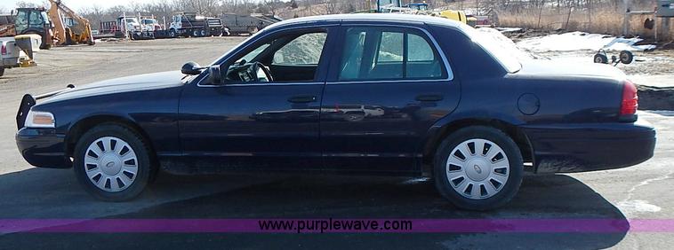 image for item I9422 2008 Ford Crown Victoria Police Interceptor