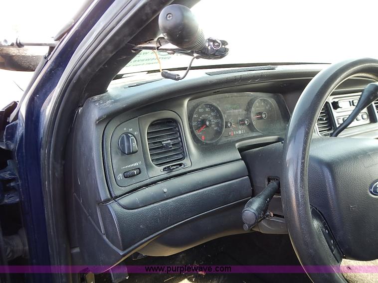 image for item I9422 2008 Ford Crown Victoria Police Interceptor