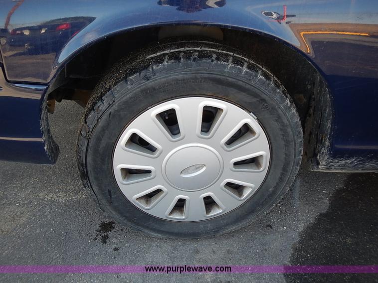 image for item I9422 2008 Ford Crown Victoria Police Interceptor