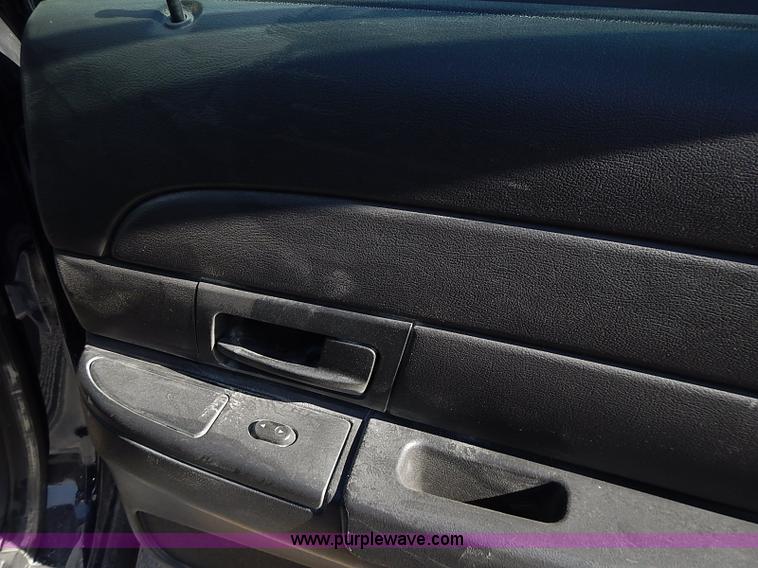 image for item I9422 2008 Ford Crown Victoria Police Interceptor