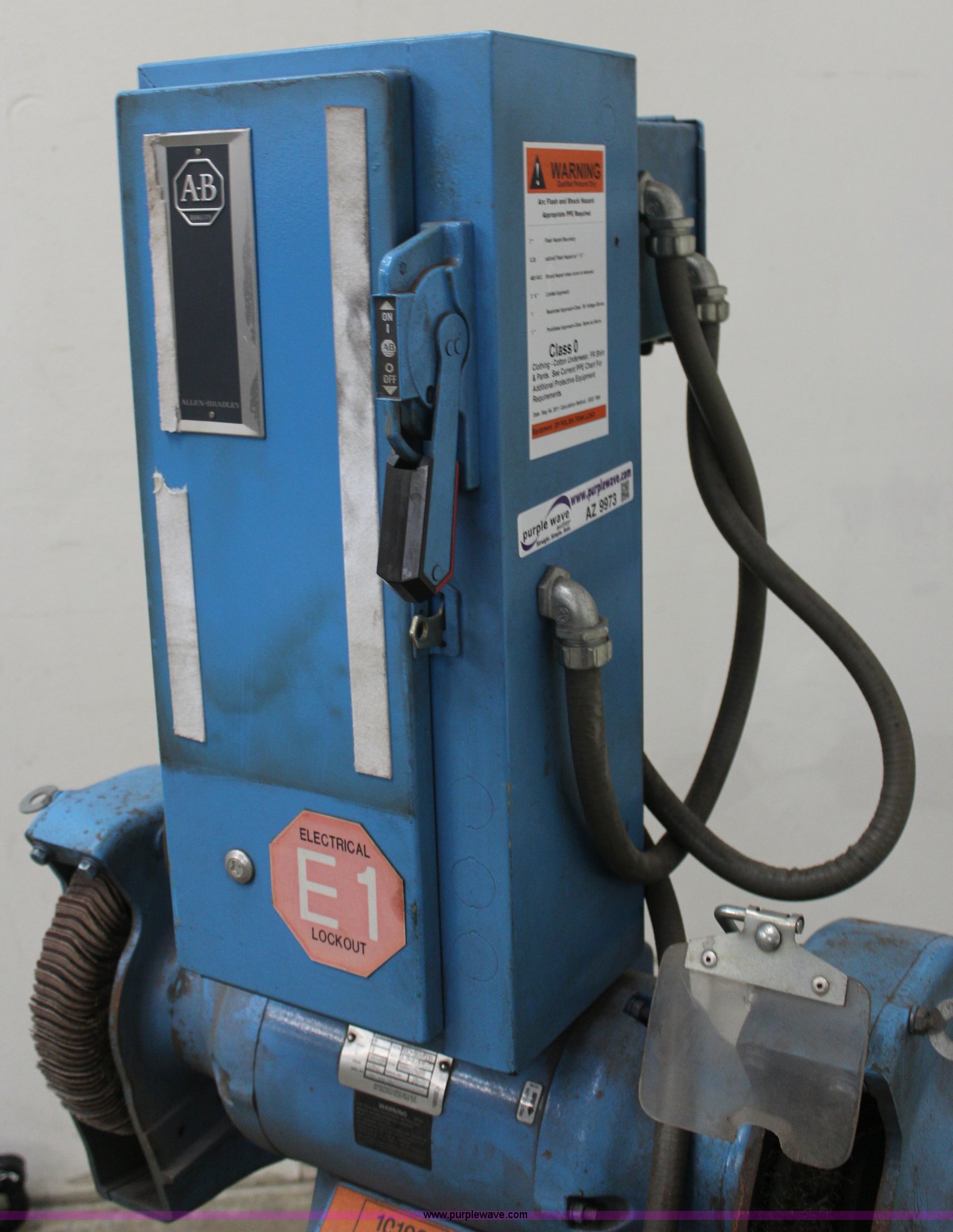 Pedistal grinder in Olathe, KS Item AZ9973 sold Purple Wave