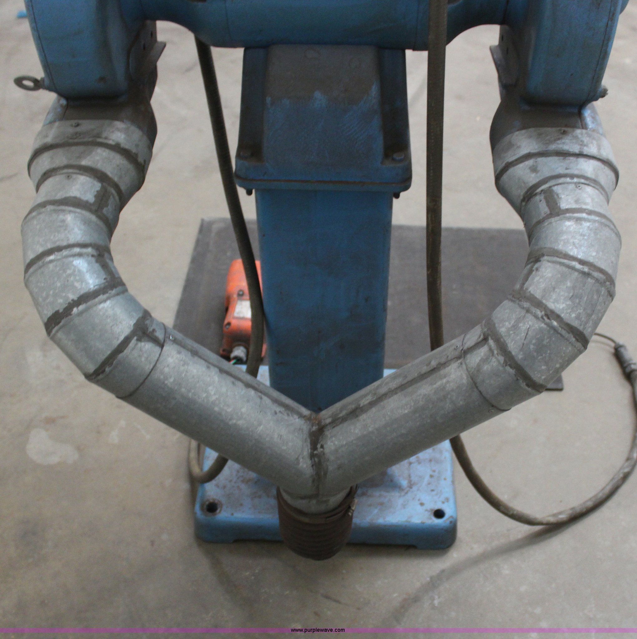 Pedistal grinder in Olathe, KS Item AZ9973 sold Purple Wave