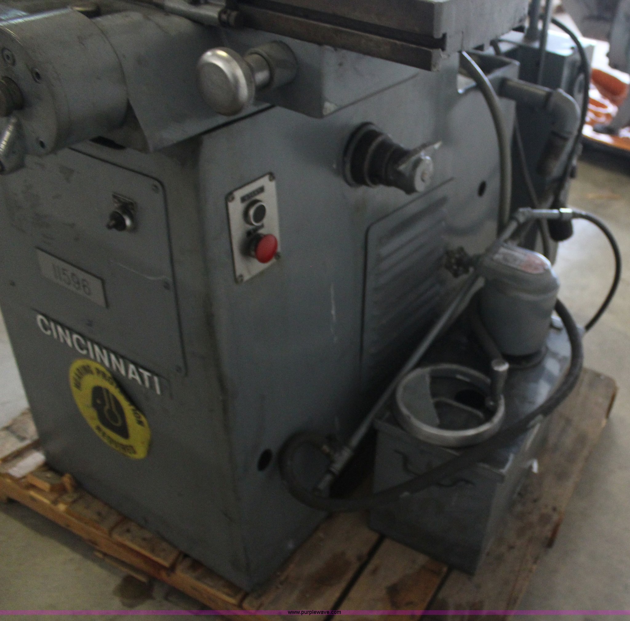 Cincinnati 2 tilt load tool and cutter grinder in Olathe, KS Item