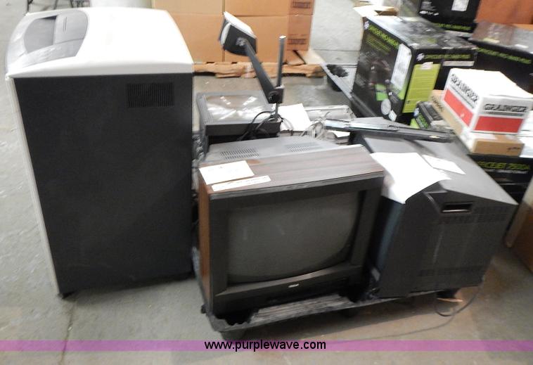 image for item AM9461 Assorted electronics