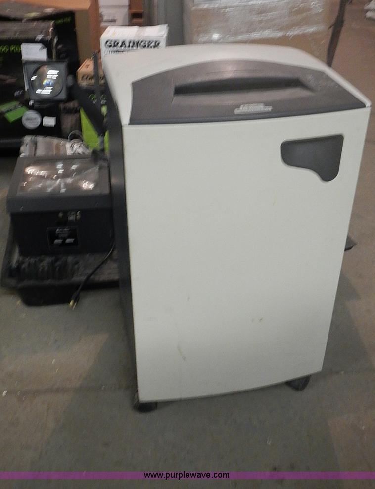 image for item AM9461 Assorted electronics