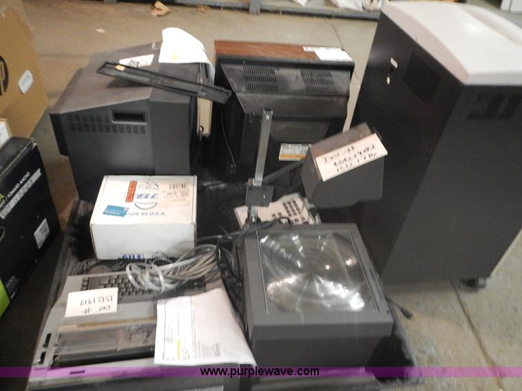 image for item AM9461 Assorted electronics