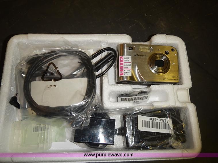 image for item AM9463 Assorted cameras and camcorders