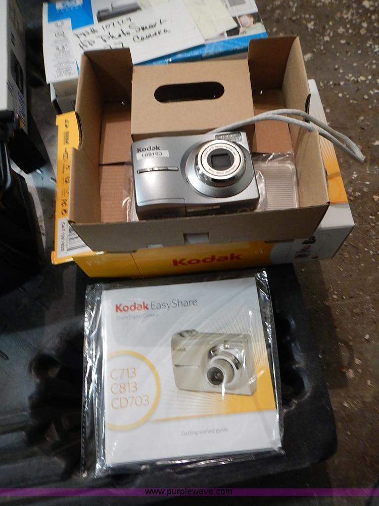 image for item AM9463 Assorted cameras and camcorders