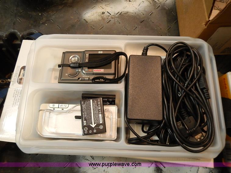 image for item AM9463 Assorted cameras and camcorders