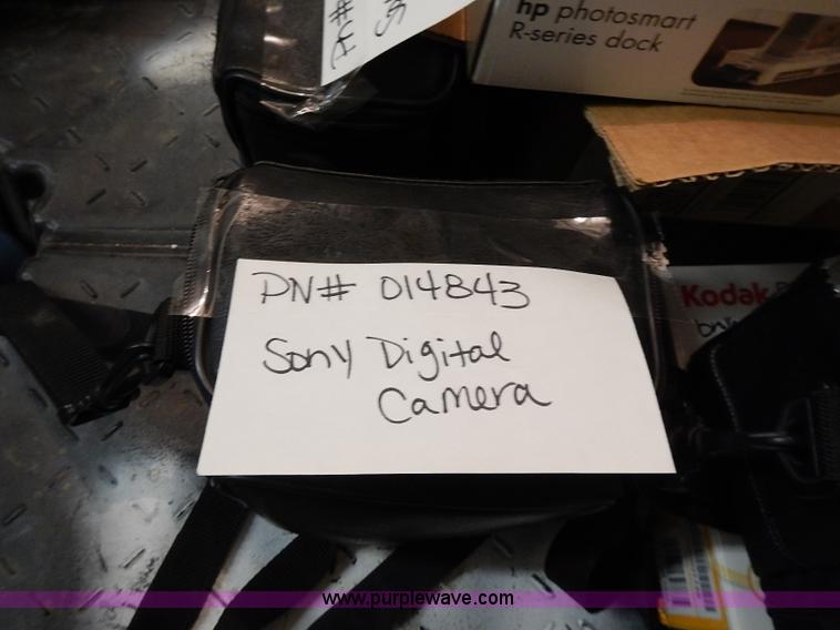 image for item AM9463 Assorted cameras and camcorders