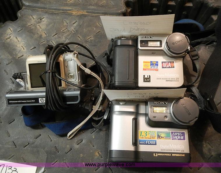 image for item AM9463 Assorted cameras and camcorders