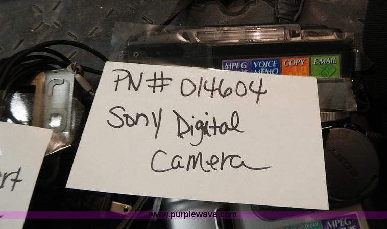 image for item AM9463 Assorted cameras and camcorders