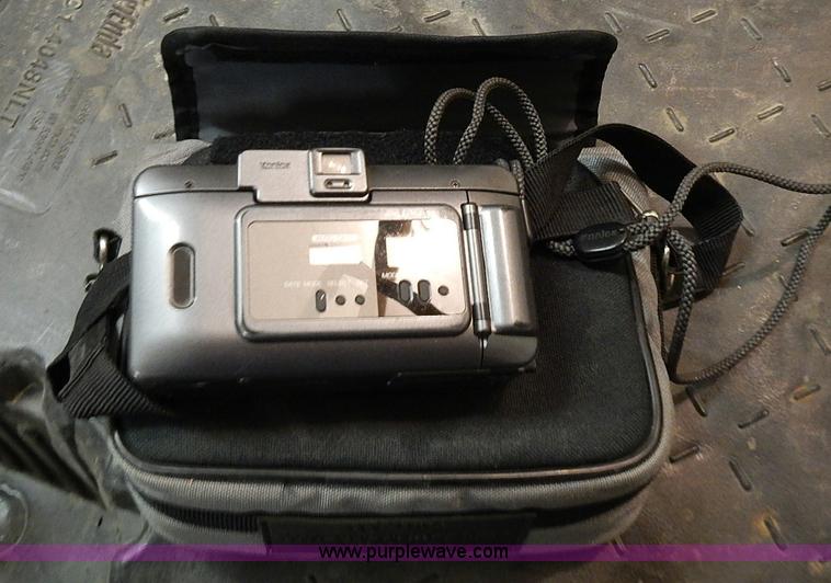 image for item AM9463 Assorted cameras and camcorders