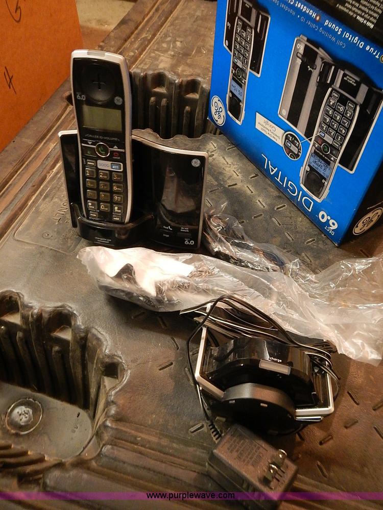 image for item AM9463 Assorted cameras and camcorders