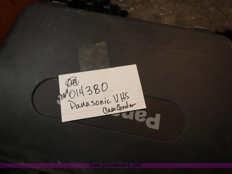 image for item AM9463 Assorted cameras and camcorders