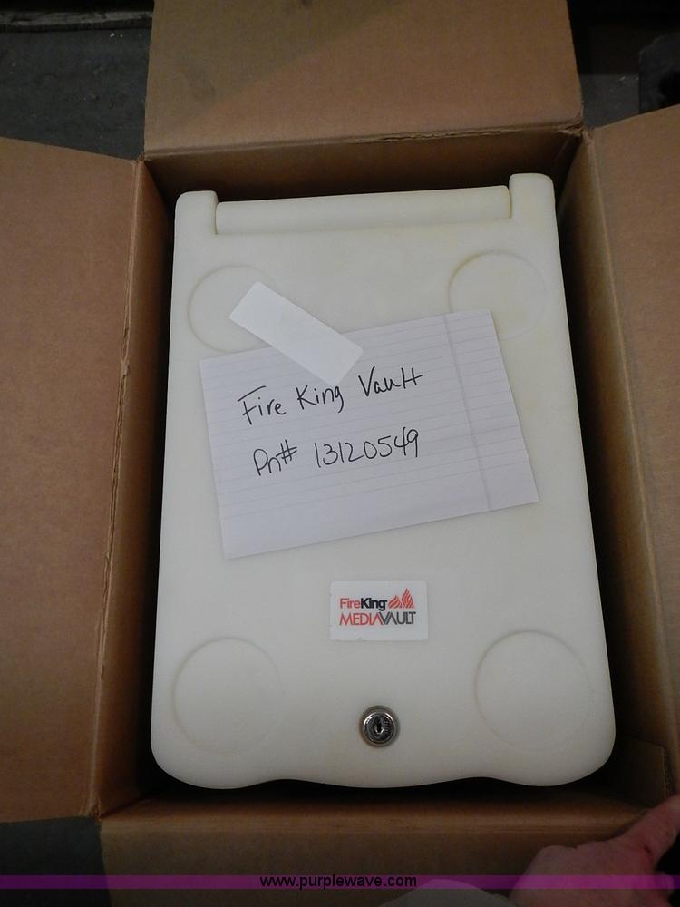 image for item AM9463 Assorted cameras and camcorders