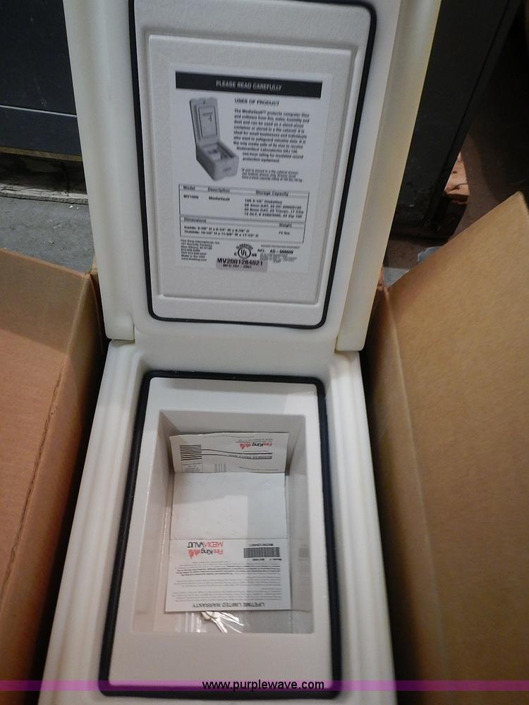 image for item AM9463 Assorted cameras and camcorders