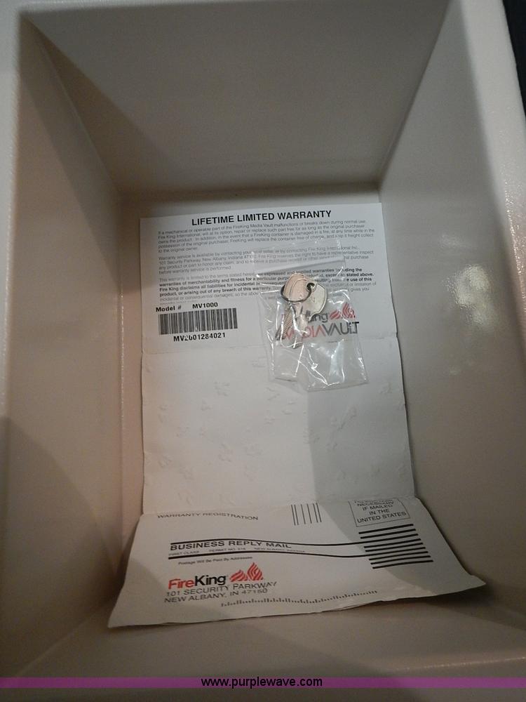 image for item AM9463 Assorted cameras and camcorders