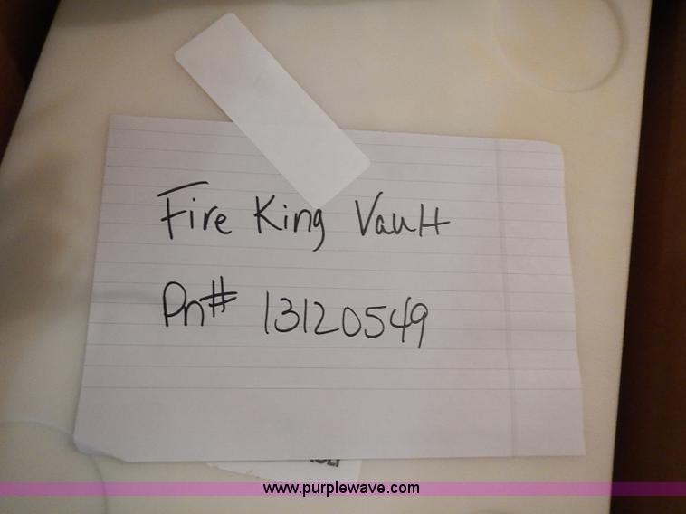 image for item AM9463 Assorted cameras and camcorders