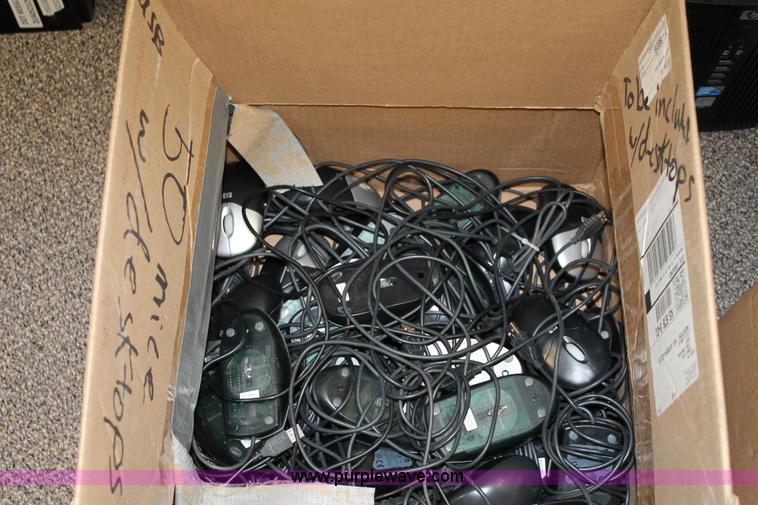 image for item AM9931 Assorted computer accessories