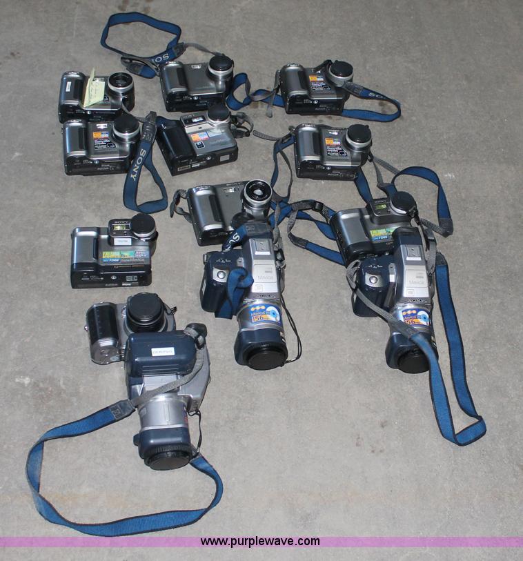 image for item AM9985 Assorted cameras