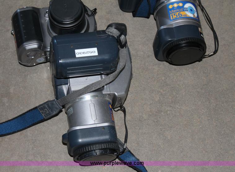 image for item AM9985 Assorted cameras