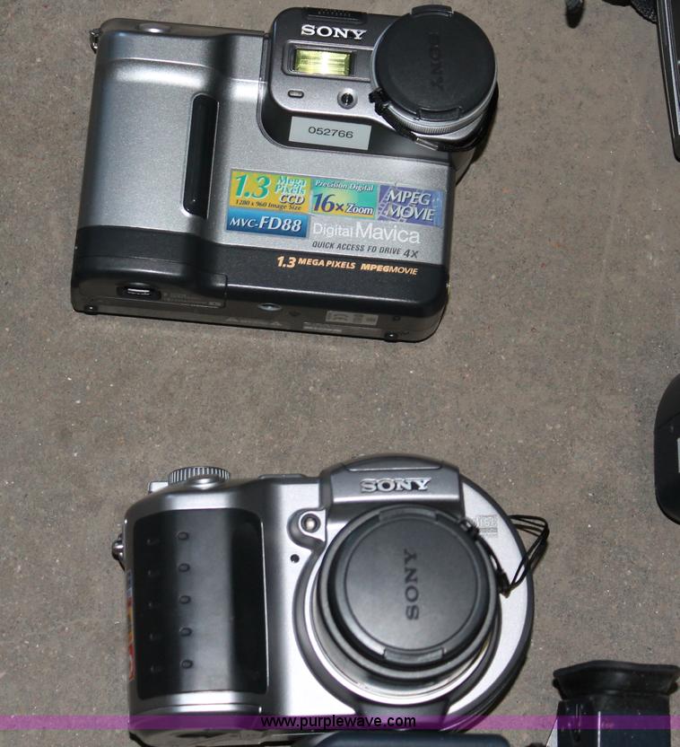 image for item AM9985 Assorted cameras
